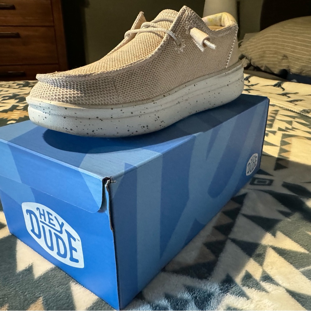 Hey Dudes Women size 9